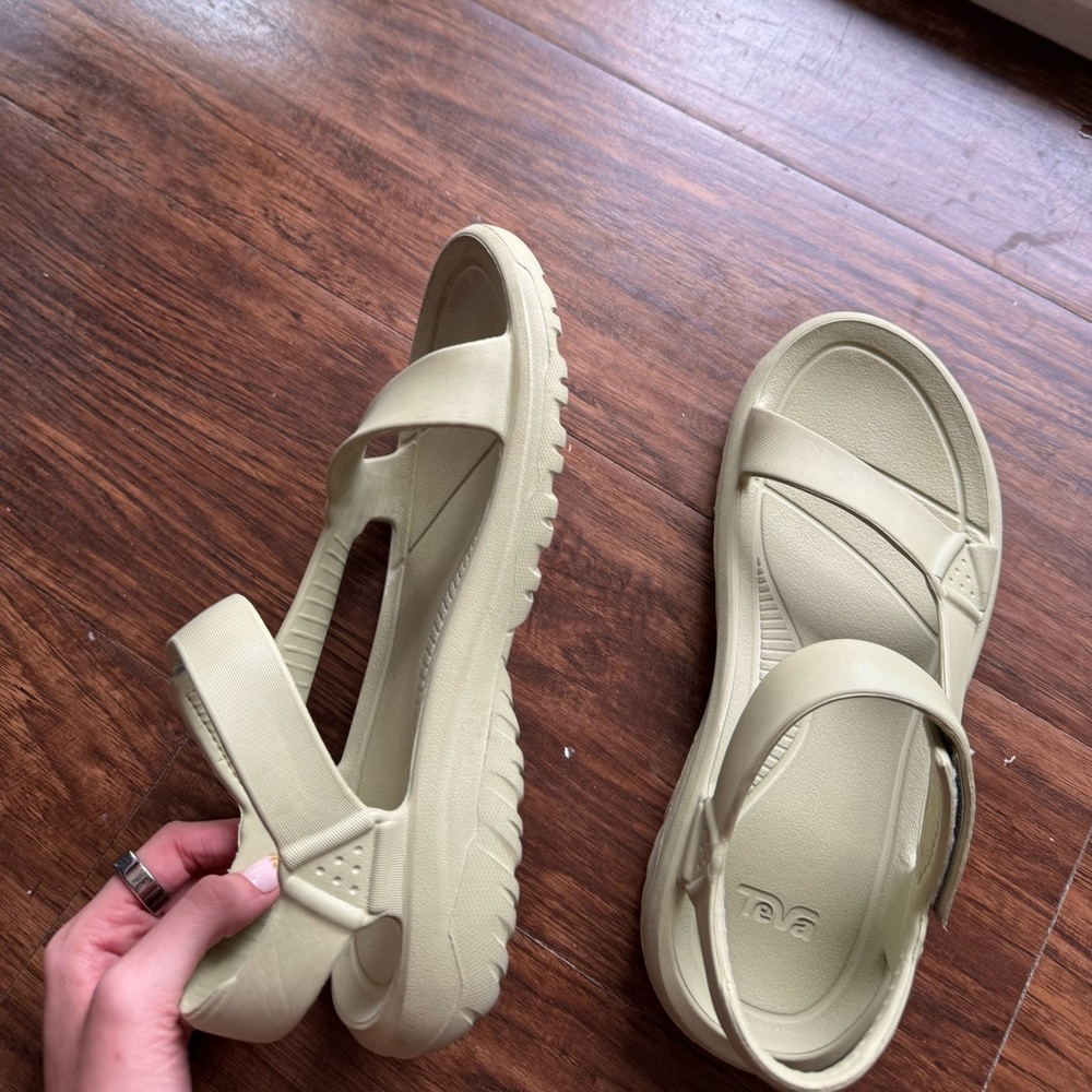 Teva hurricane sandals size 10 sage green - Picture 2 of 3